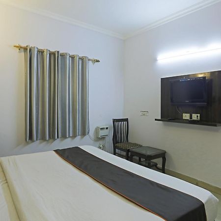 Airport Samara Inn Нью-Дели Экстерьер фото