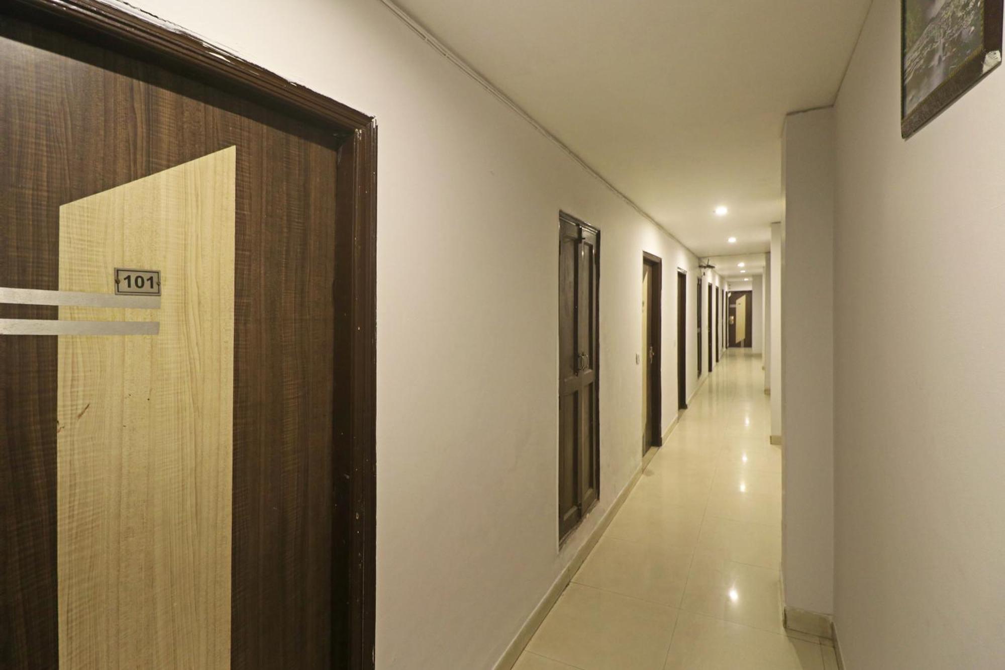 Airport Samara Inn Нью-Дели Экстерьер фото