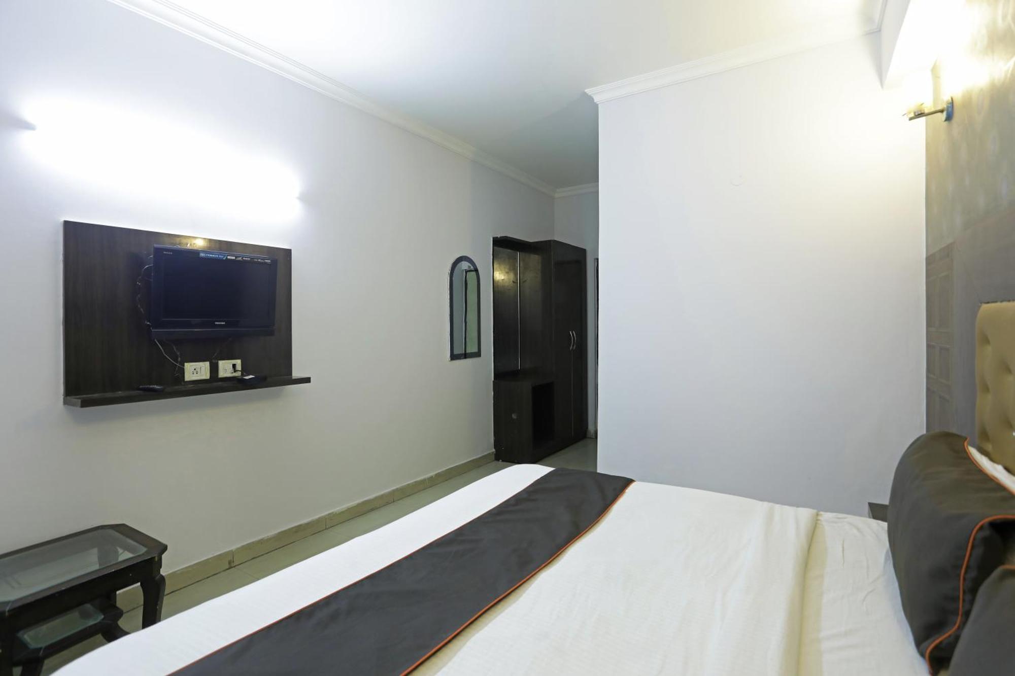 Airport Samara Inn Нью-Дели Экстерьер фото